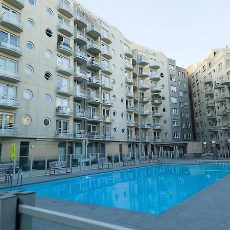 Cozy With Pool Close To The Sea Ostend